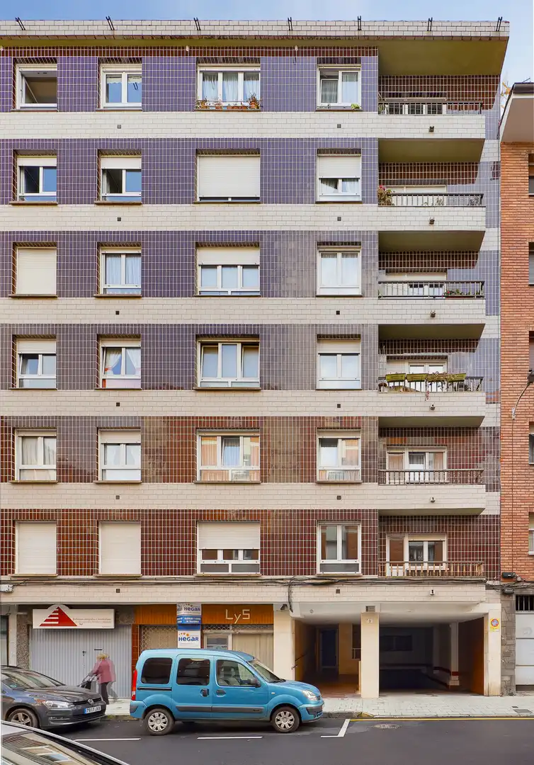 Vista exterior de Piso en venta en Gijón  con Calefacción y Balcón