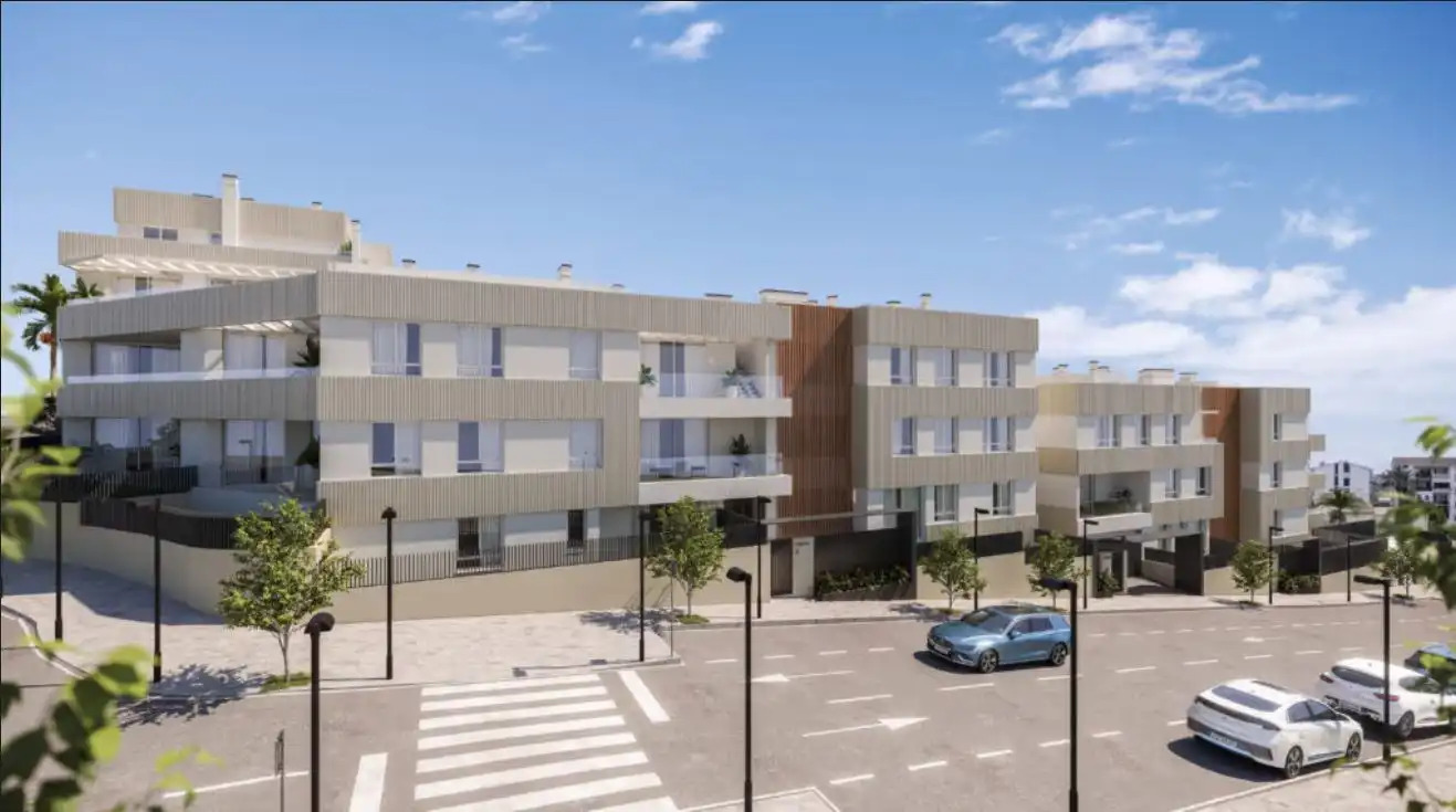Vista exterior de Apartament en venda en Estepona amb Aire condicionat, Calefacció i Jardí privat