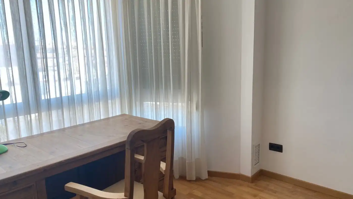 Esszimmer von Dachboden zum Verkauf in Silla mit Klimaanlage, Heizung und Parkett