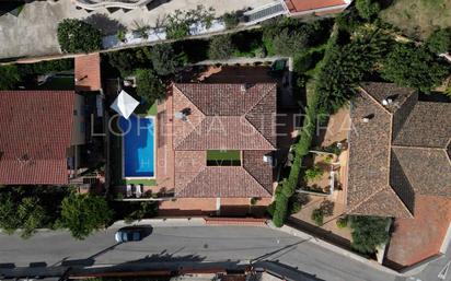 Vista exterior de Casa o xalet en venda en Sant Boi de Llobregat amb Aire condicionat, Terrassa i Piscina