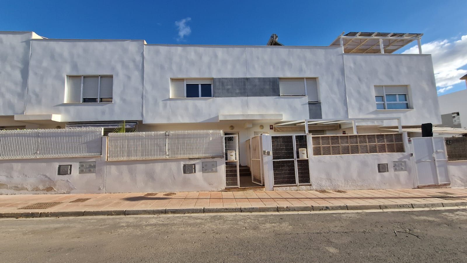 Exterior view of Duplex for sale in  Almería Capital  with Air Conditioner, Terrace and Storage room
