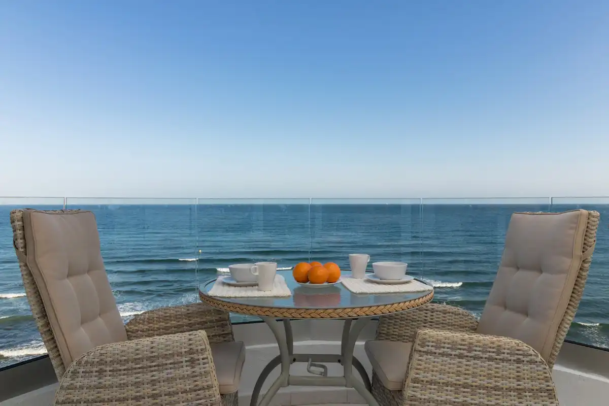 Apartamento con piscina en venta en Calahonda