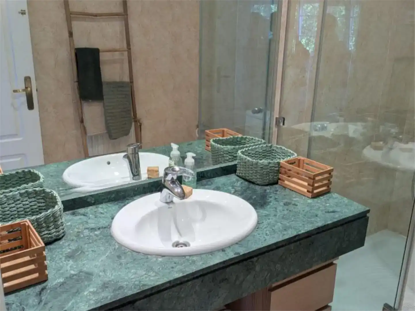 Baño de Casa o chalet de alquiler en Galapagar con Aire acondicionado, Jardín privado y Parquet