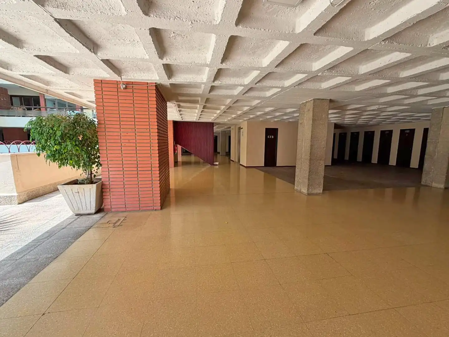 Wohnung zum Verkauf in Alicante / Alacant mit Klimaanlage, Terrasse und Abstellraum