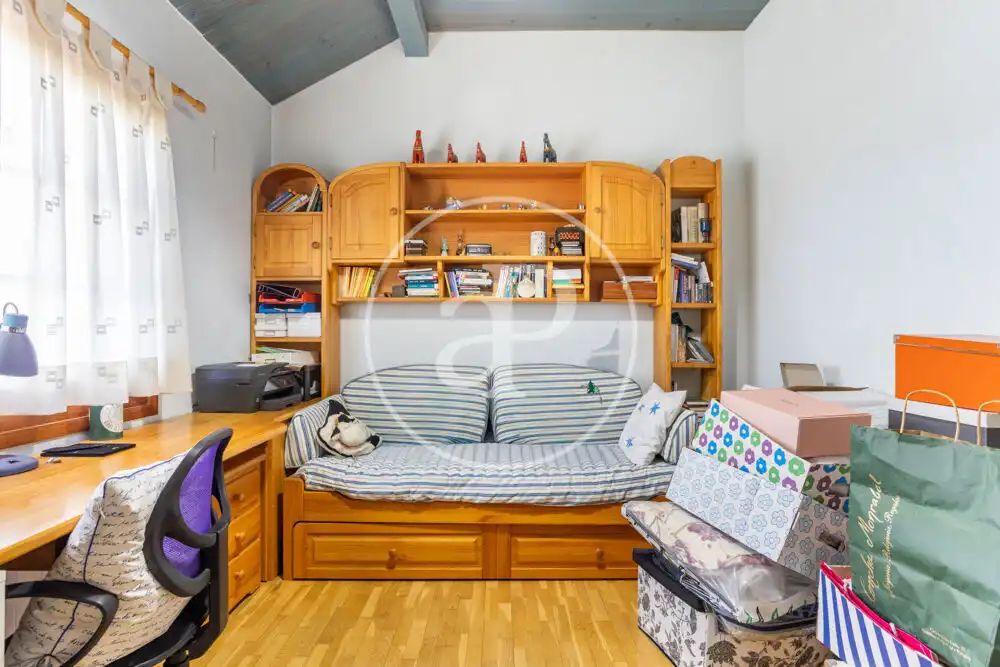 Habitación de Casa o chalet en venta en Paterna con Aire acondicionado, Calefacción y Jardín privado