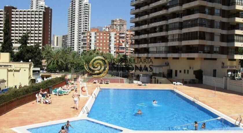 Piscina de Apartament en venda en Benidorm amb Aire condicionat, Calefacció i Terrassa