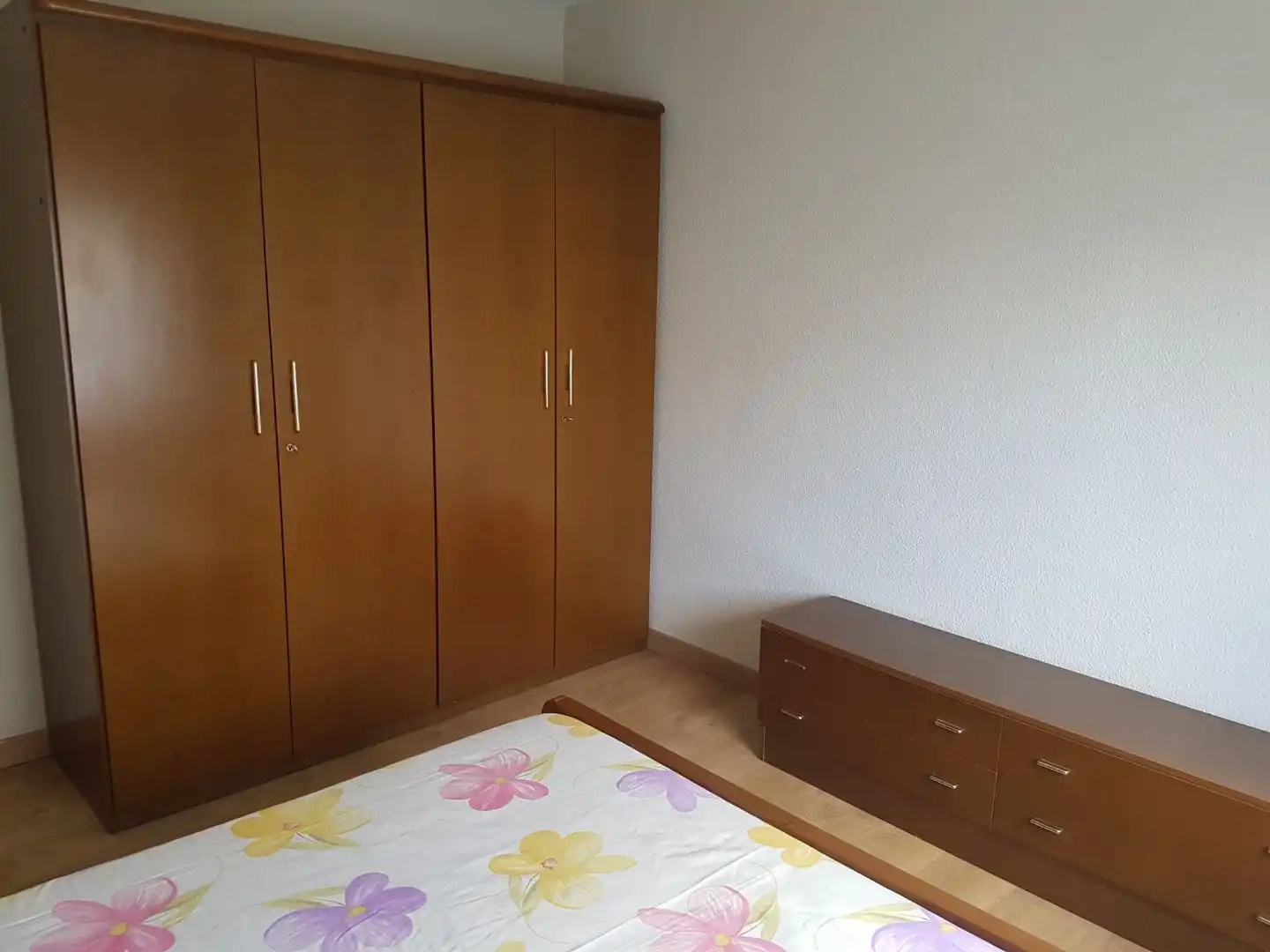 Schlafzimmer von Wohnung zur Miete in León Capital  mit Heizung, Parkett und Terrasse