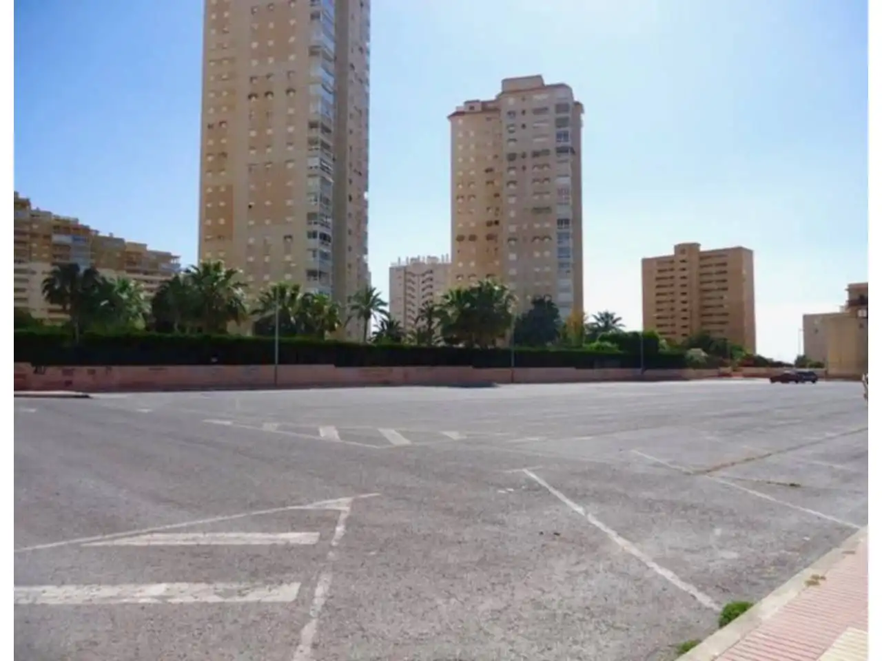 Aparcament de Pis en venda en El Campello amb Terrassa, Balcó i Piscina comunitària