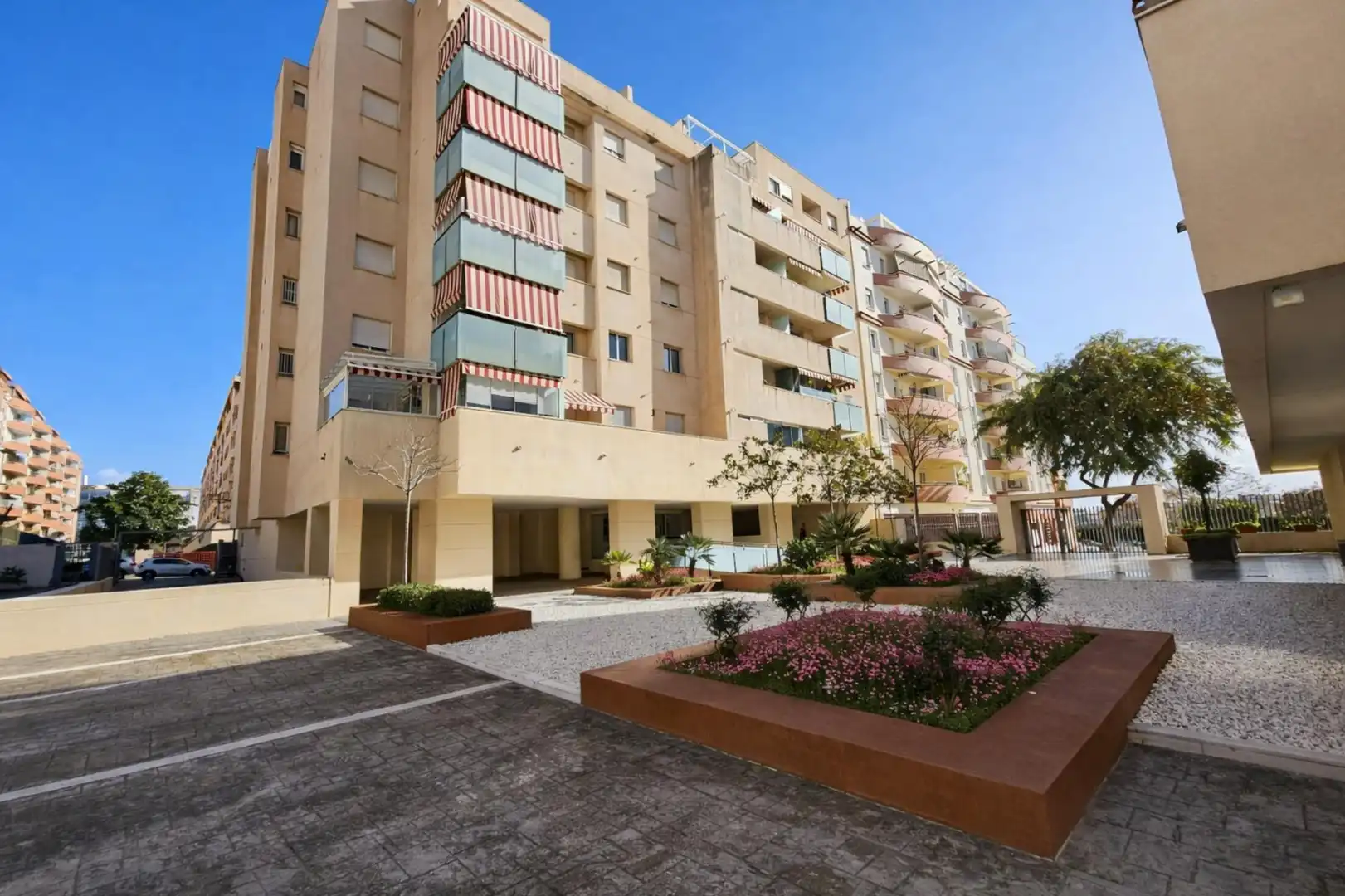 Piso en venta en Calle Kandinsky, El Tejar - Hacienda Bizcochero