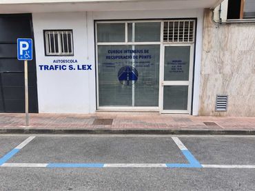 Local comercial de lloguer a Calle Valle de Ruesga