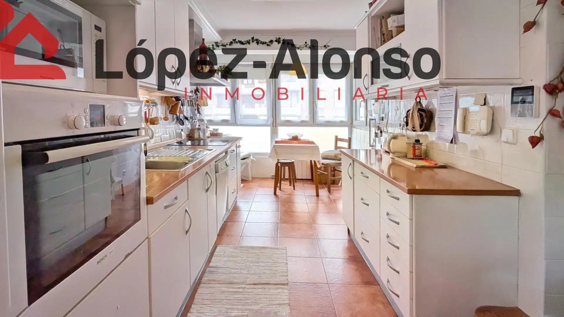 Kitchen of Flat for sale in Santander  with Heating and Storage room