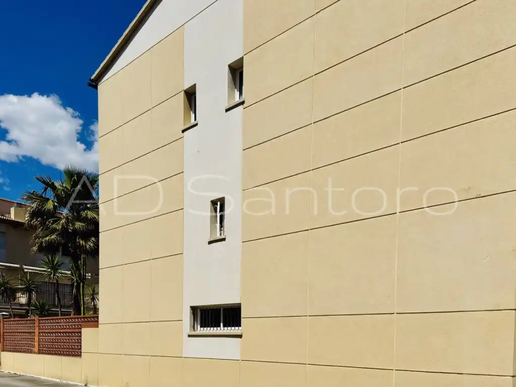 Vista exterior de Casa adosada en venta en Vilanova i la Geltrú