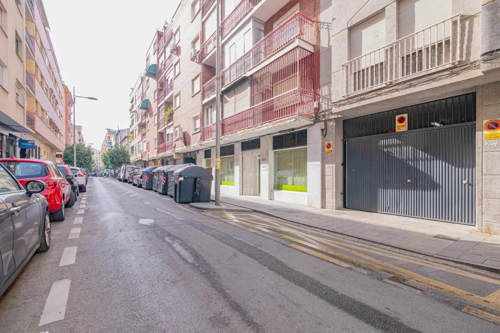 Exterior view of Garage for sale in Granada