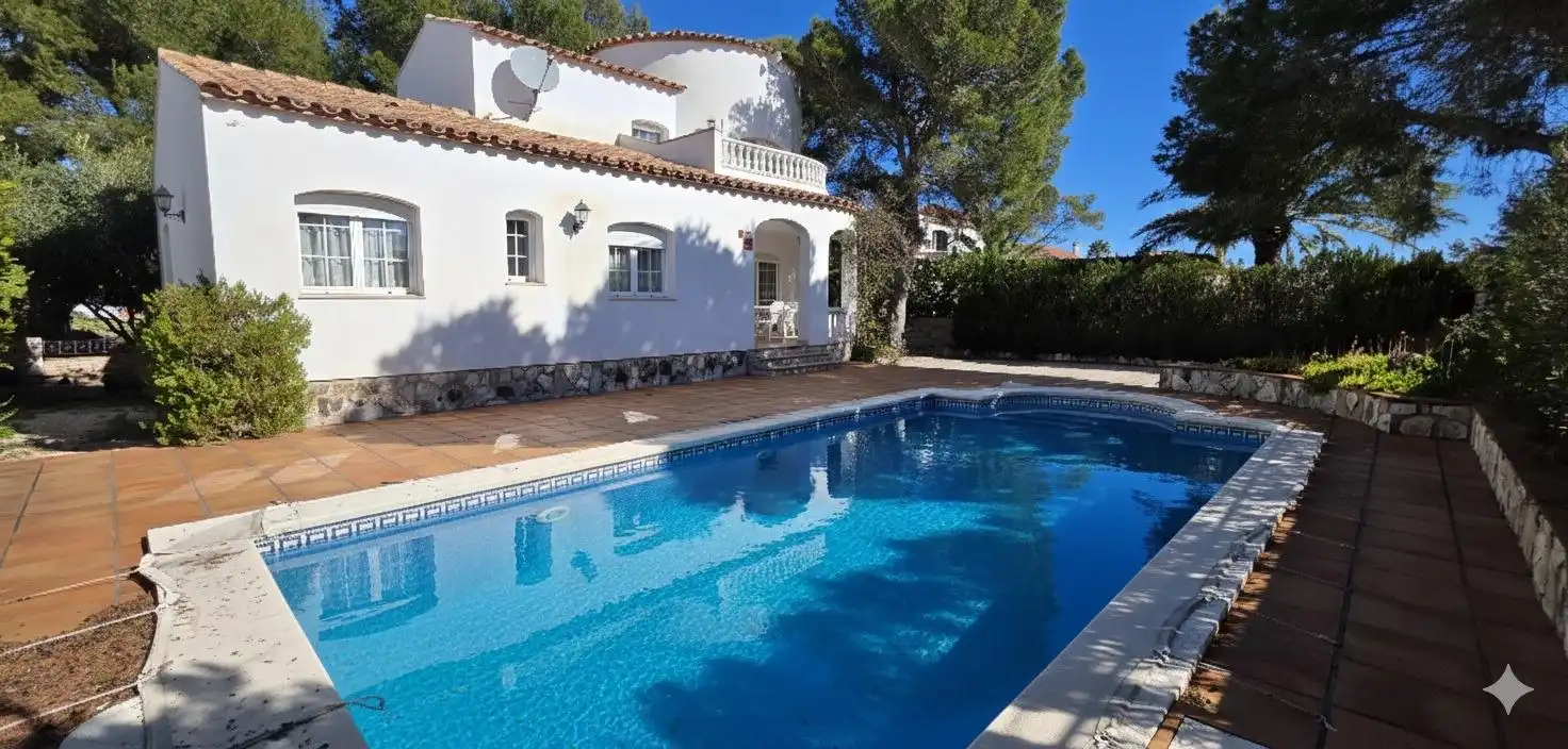 Chalet con piscina en venta en Les Tres Cales