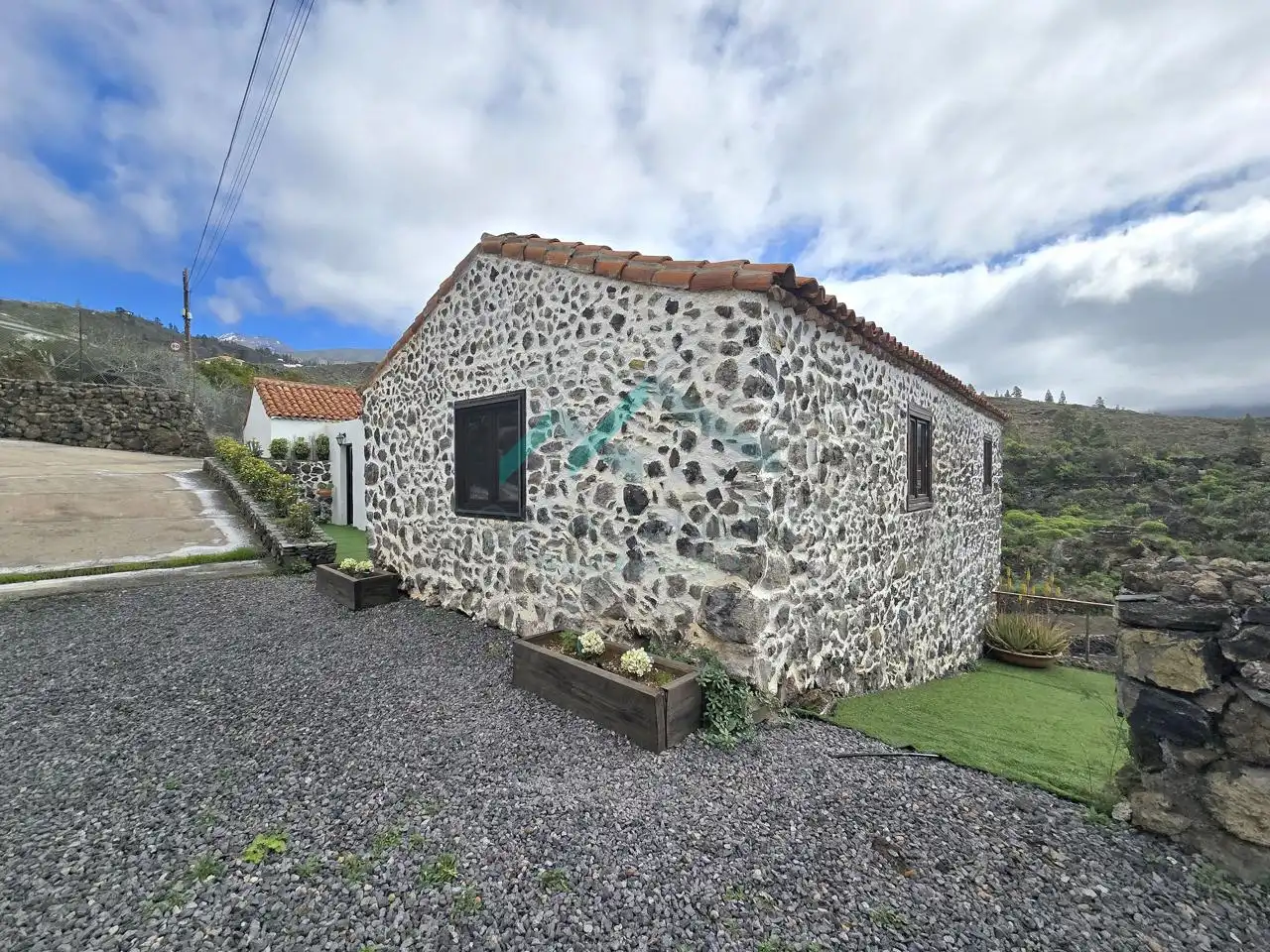 Vista exterior de Finca rústica en venda en Guía de Isora amb Jardí privat i Moblat
