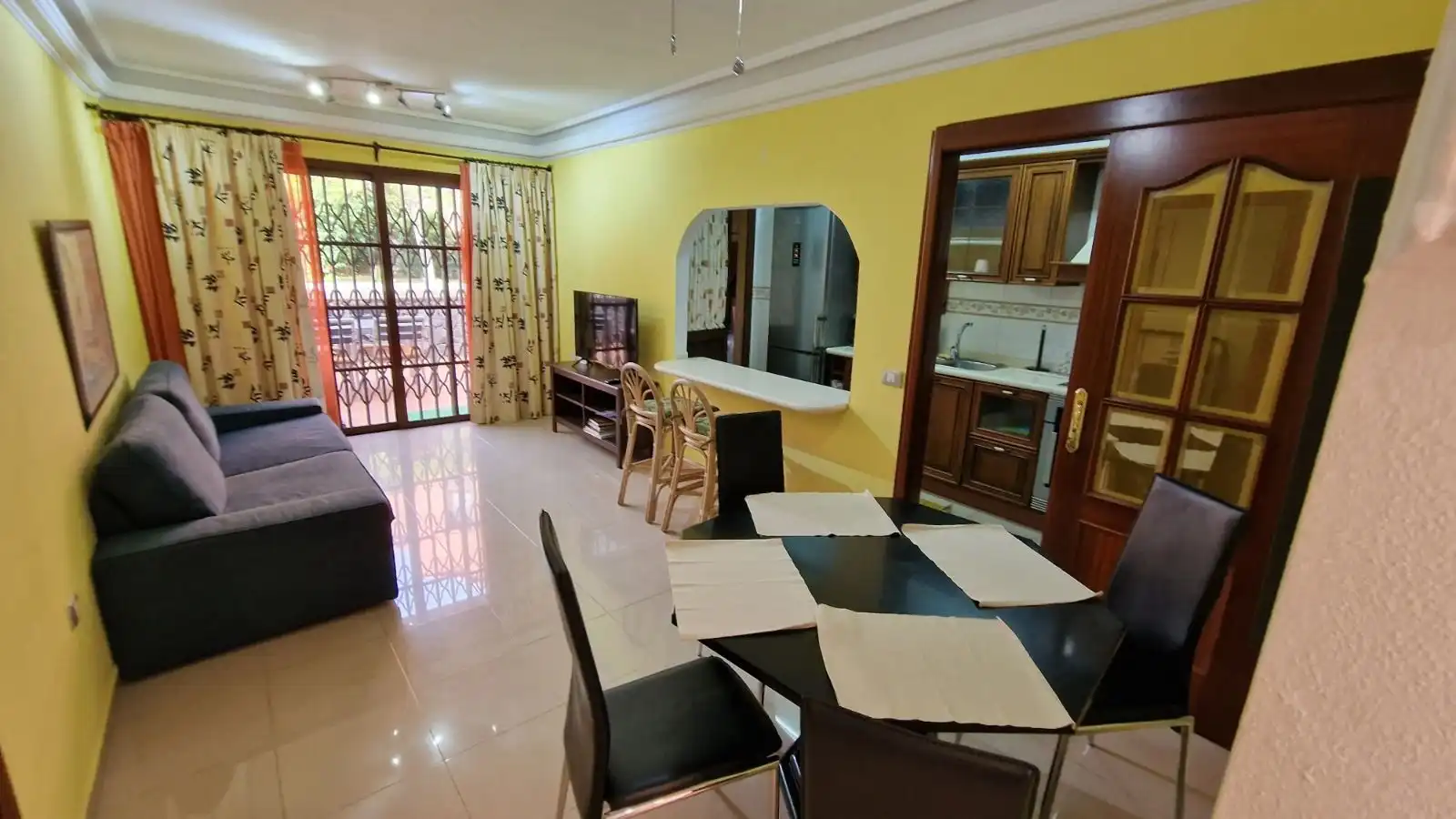 Sala de estar de Apartamento en venta en Arona con Terraza, Amueblado y Piscina comunitaria