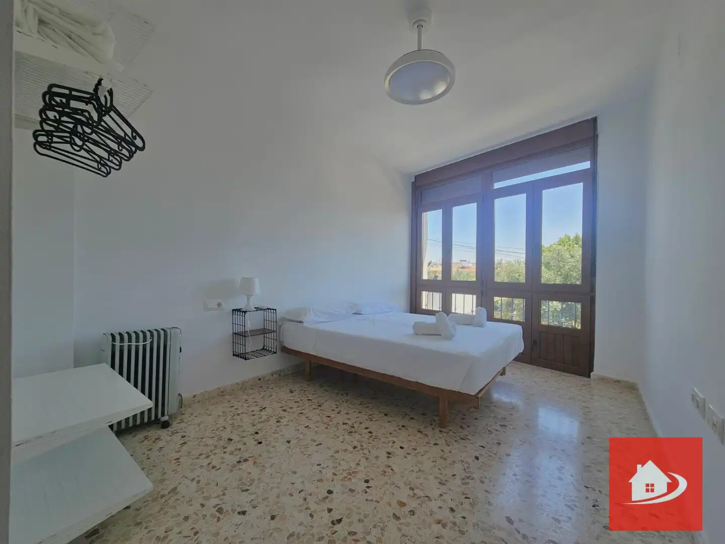 Dormitori de Casa adosada en venda en Sanlúcar de Barrameda amb Jardí privat