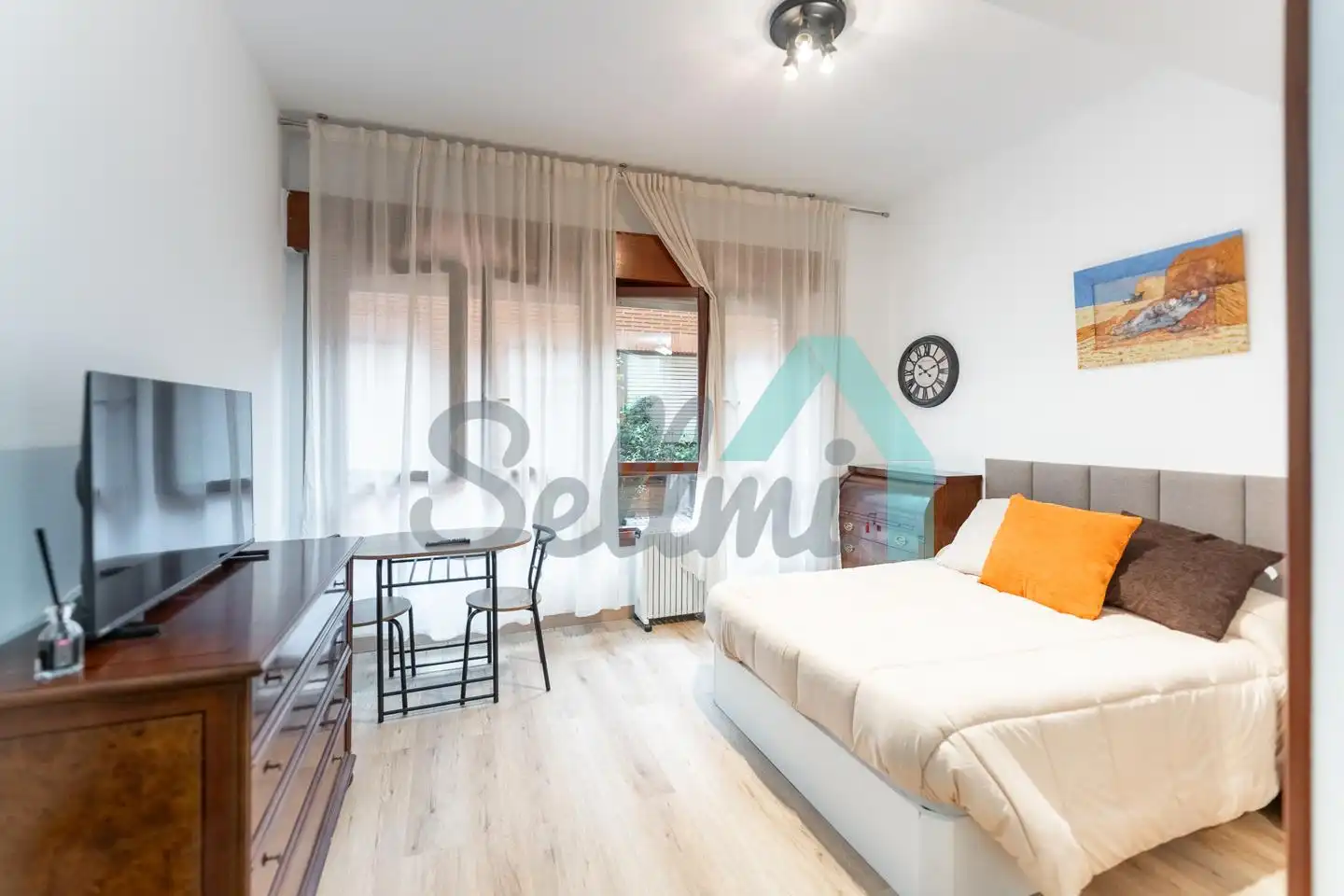 Habitación de Estudio de alquiler en Oviedo  con Parquet y Amueblado