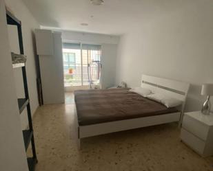 Bedroom of Apartment to share in  Valencia Capital  with Air Conditioner and Balcony