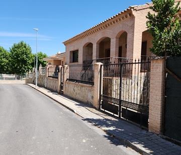 Exterior view of Single-family semi-detached for sale in Bargas  with Terrace