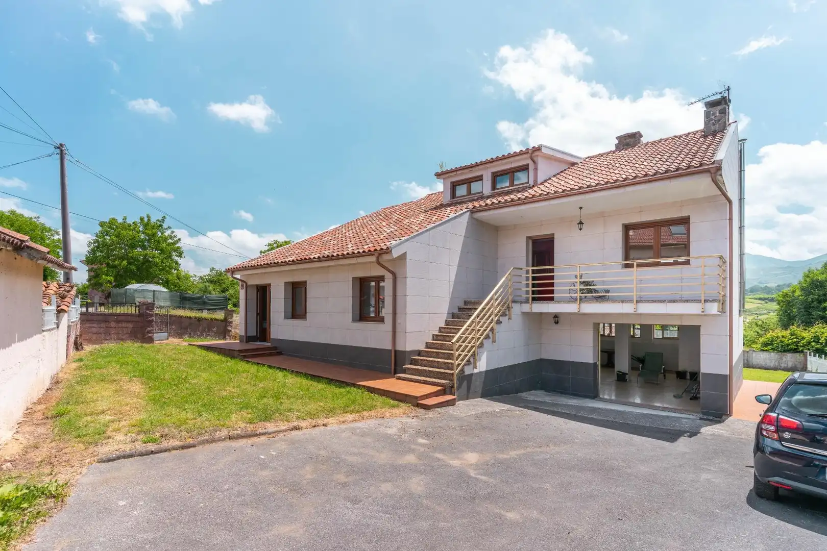Vista exterior de Casa o xalet en venda en Bimenes amb Calefacció, Jardí privat i Terrassa