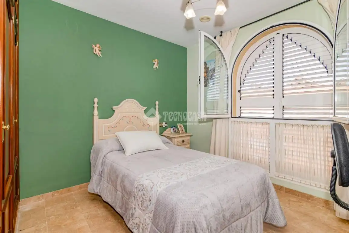 Bedroom of Houses for sale in Cenes de la Vega  with Terrace and Swimming Pool