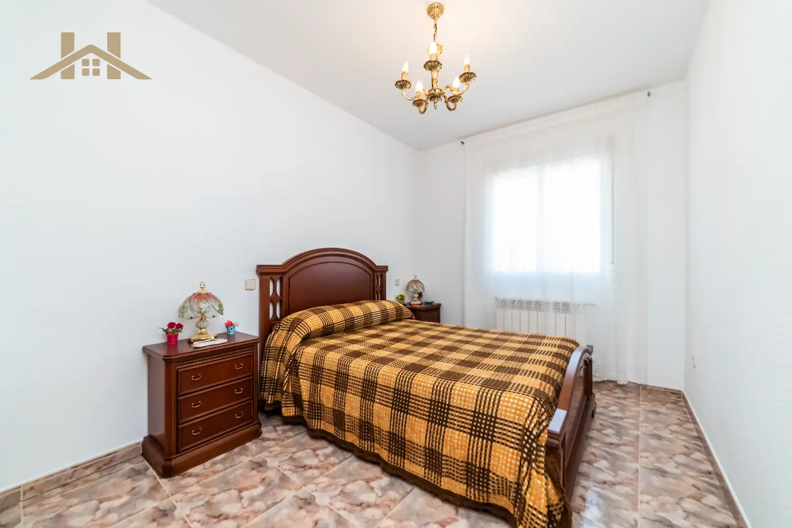 Habitación de Casa adosada en venta en Villa del Prado con Aire acondicionado, Jardín privado y Piscina