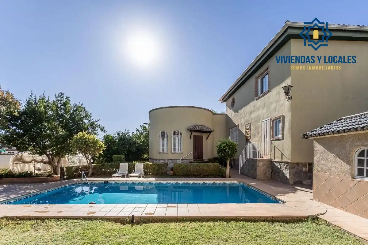 Chalet con piscina en venta en Residencial Triana - Barrio Alto, imagen 3