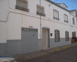 Vista exterior de Casa adosada en venda en Herencia
