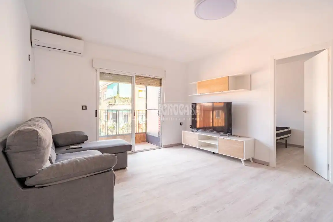 Living room of Flat for sale in Granada  with Air Conditioner, Heating and Terrace