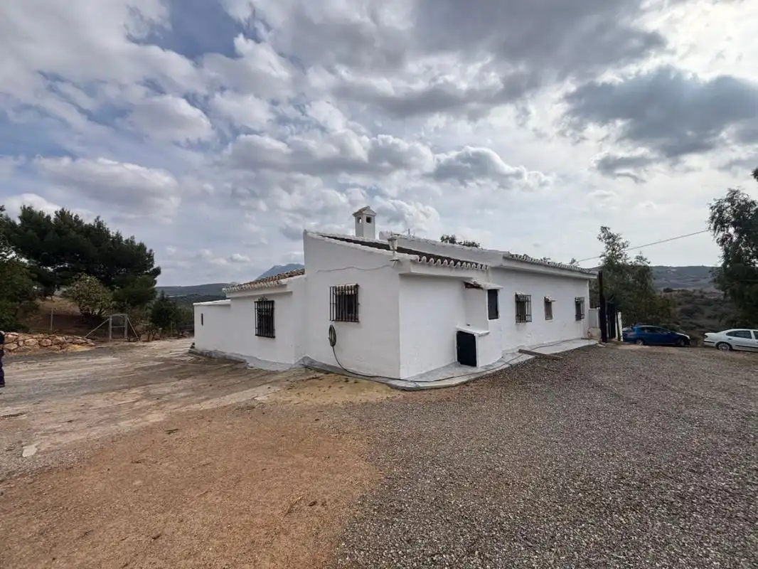 Casa rústica con jardín en venta en Polígono 133 Parcela 66 LAGUNILLAS