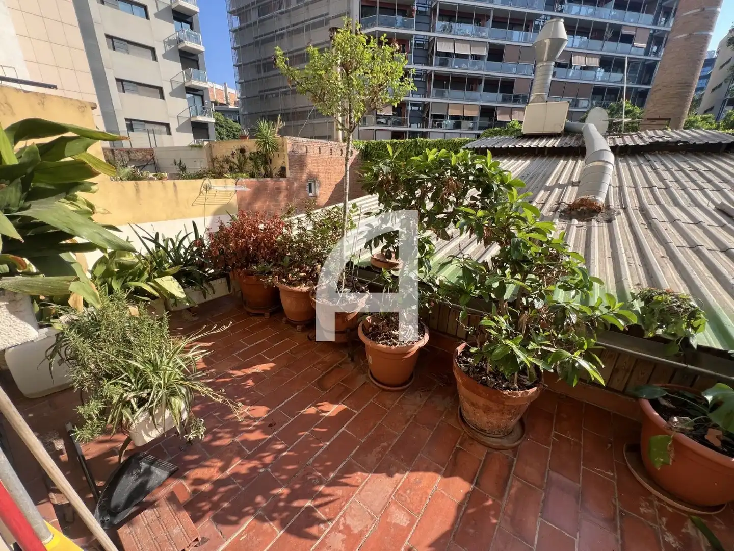 Flat with terrace to rent in Carrer de la Marina, imagen 2
