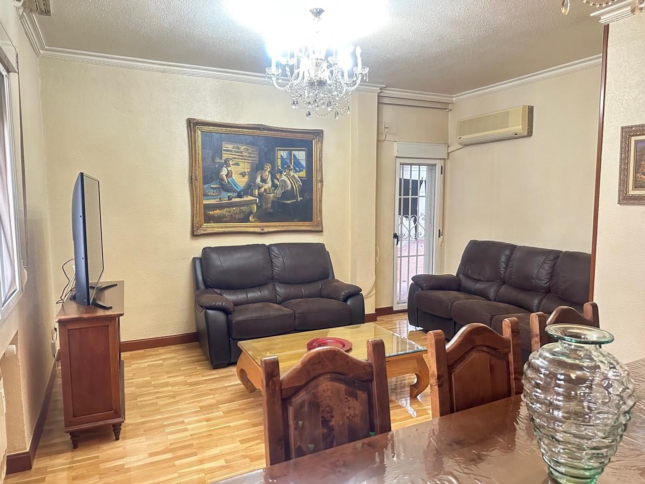 Sala d'estar de Pis en venda en  Madrid Capital amb Calefacció i Parquet
