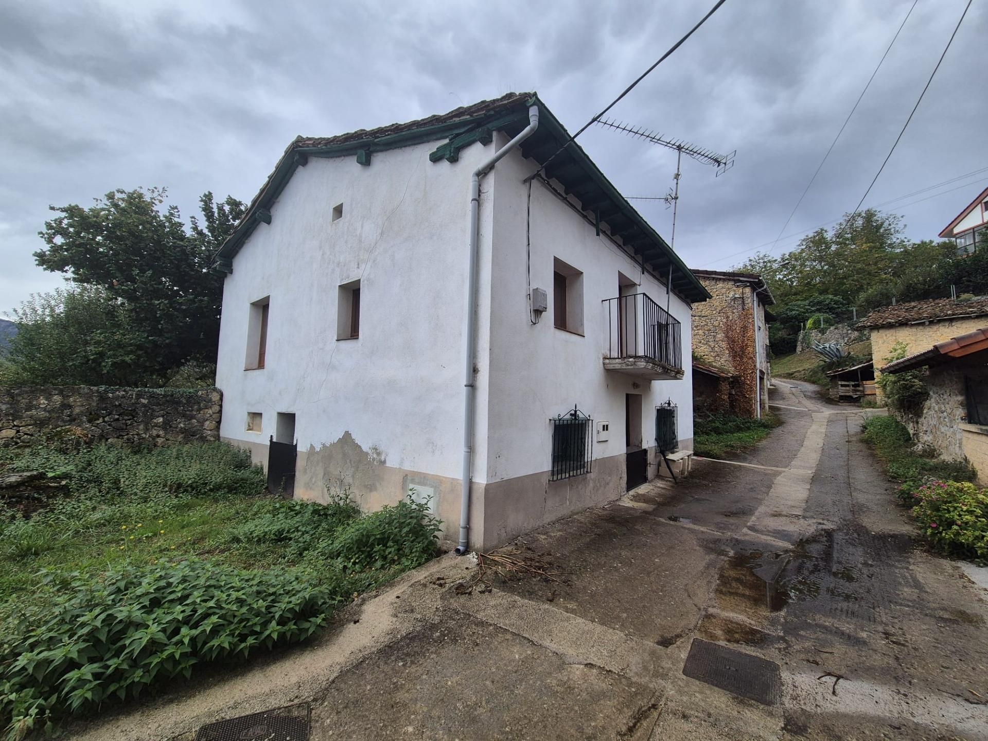 Vista exterior de Casa o xalet en venda en Valle de Mena amb Calefacció, Jardí privat i Balcó