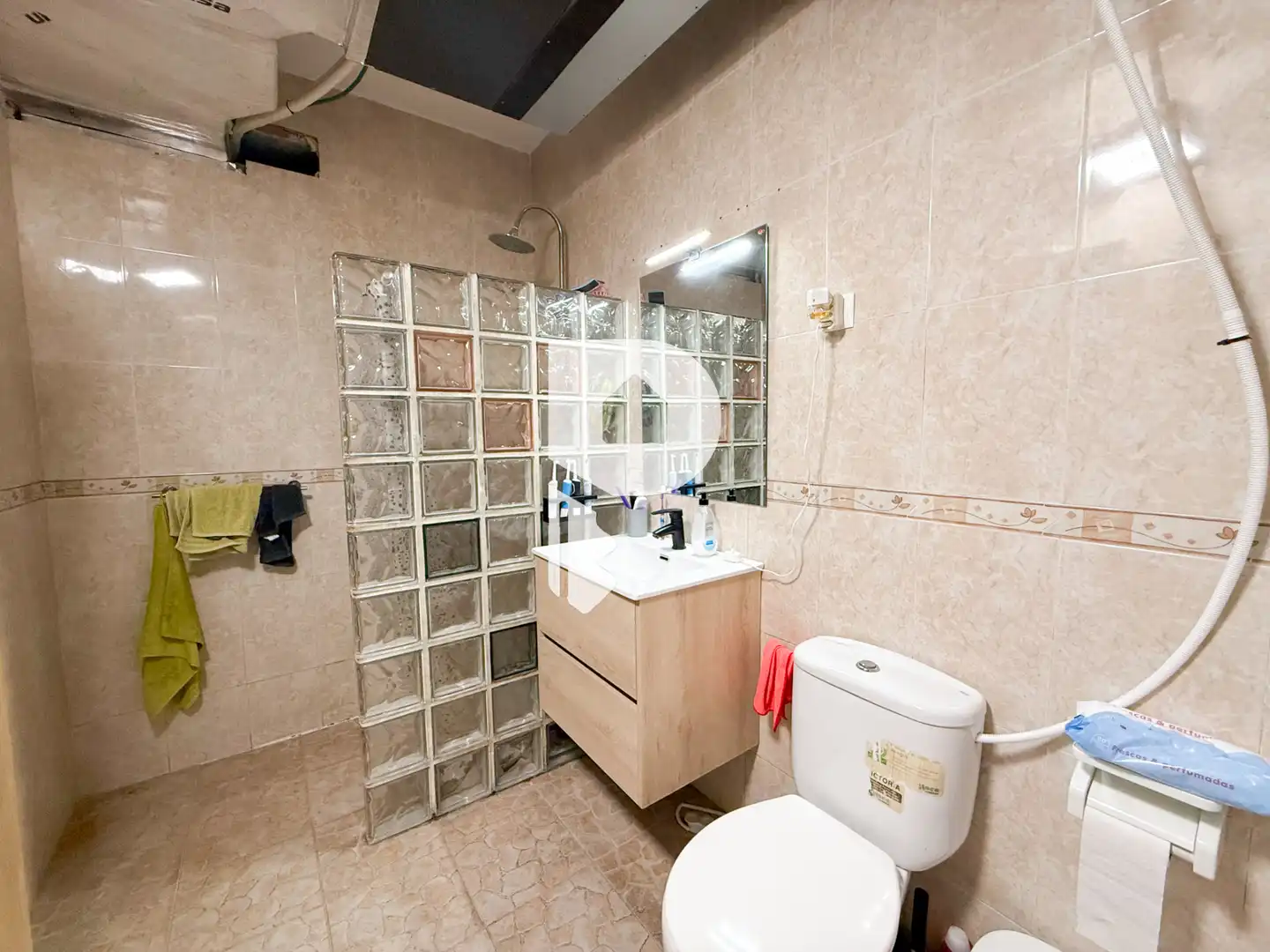 Baño de Casa o chalet en venta en Sant Vicenç Dels Horts con Aire acondicionado, Calefacción y Jardín privado