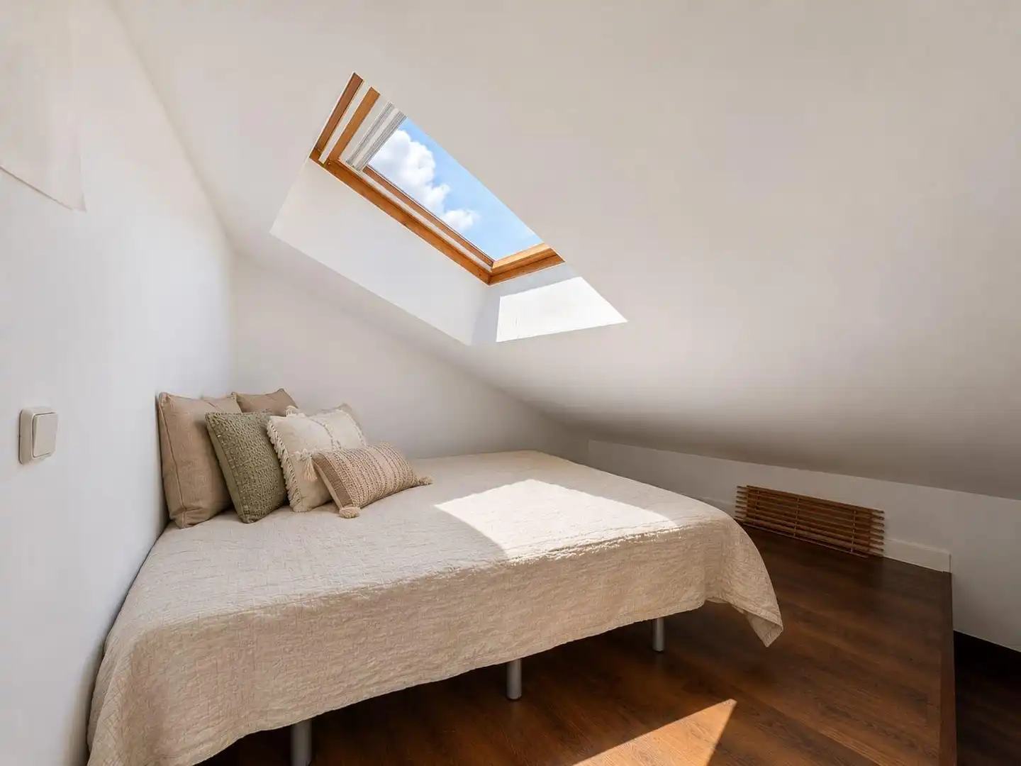 Schlafzimmer von Wohnung zur Miete in Madrid mit Klimaanlage, Heizung und Möbliert
