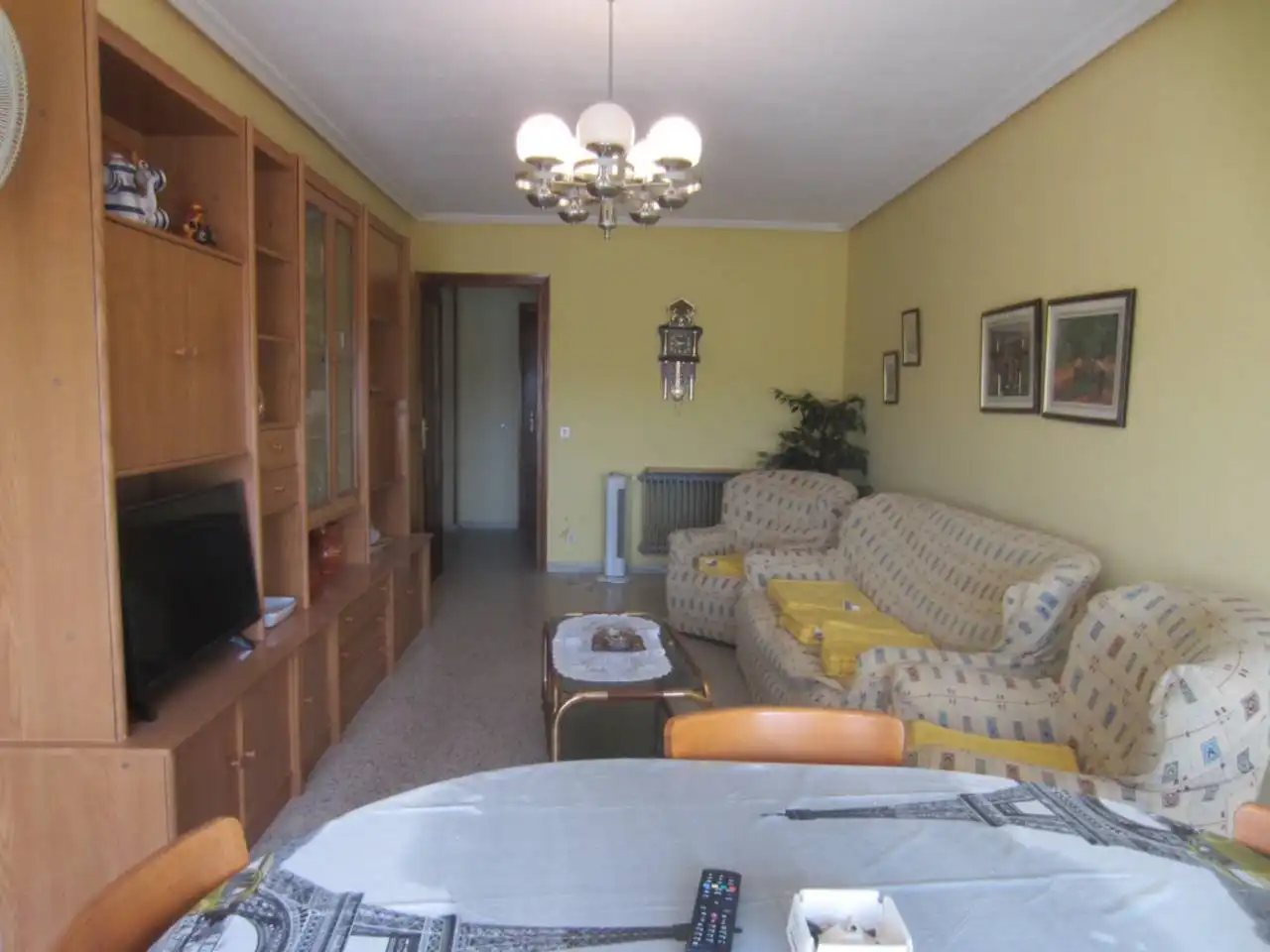 Sala de estar de Piso en venta en Sancti-Spíritus (Salamanca) con Calefacción, Terraza y Amueblado