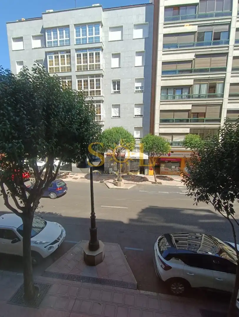Exterior view of Flat for sale in León Capital   with Heating and Parquet flooring