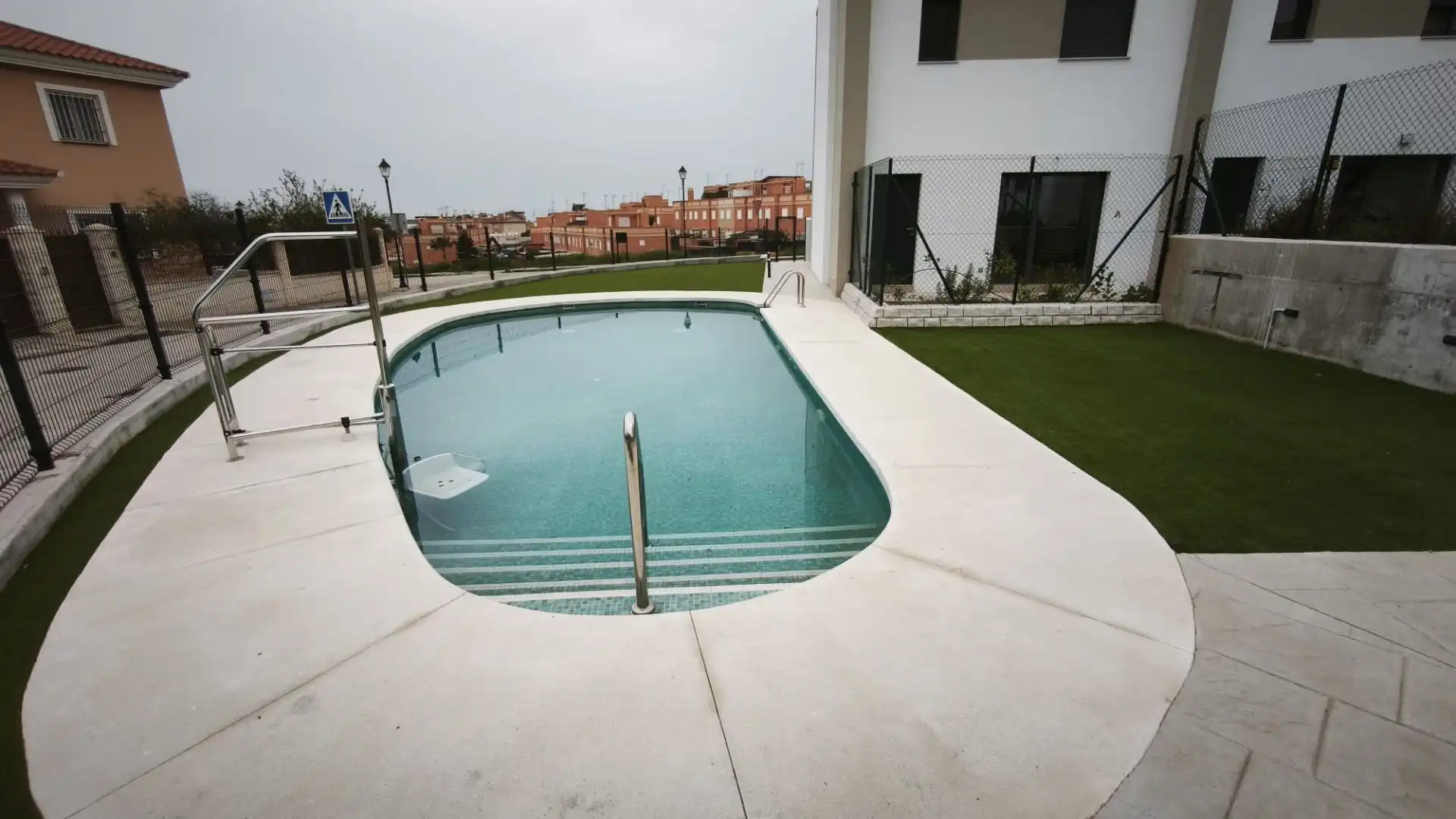 Piscina de Casa adosada en venda en Vélez-Málaga amb Jardí privat, Terrassa i Traster