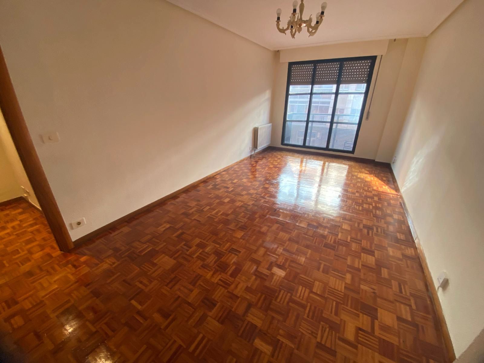 Dormitori de Pis en venda en Burgos Capital amb Calefacció, Parquet i Terrassa