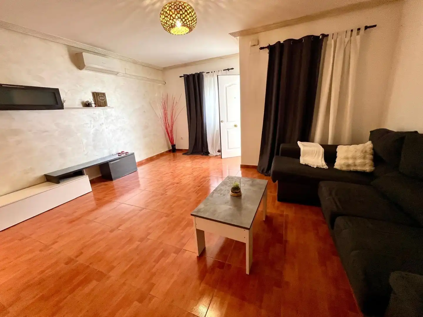 Wohnzimmer von Einfamilien-Reihenhaus zur Miete in Plasencia mit Heizung und Möbliert