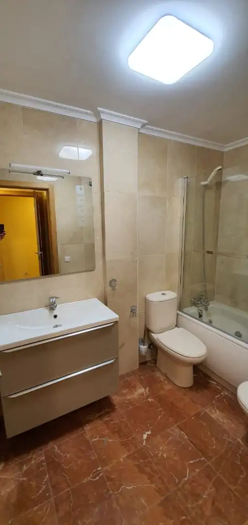 Bathroom of Attic for rent in  Logroño  with Air Conditioner, Heating and Parquet flooring