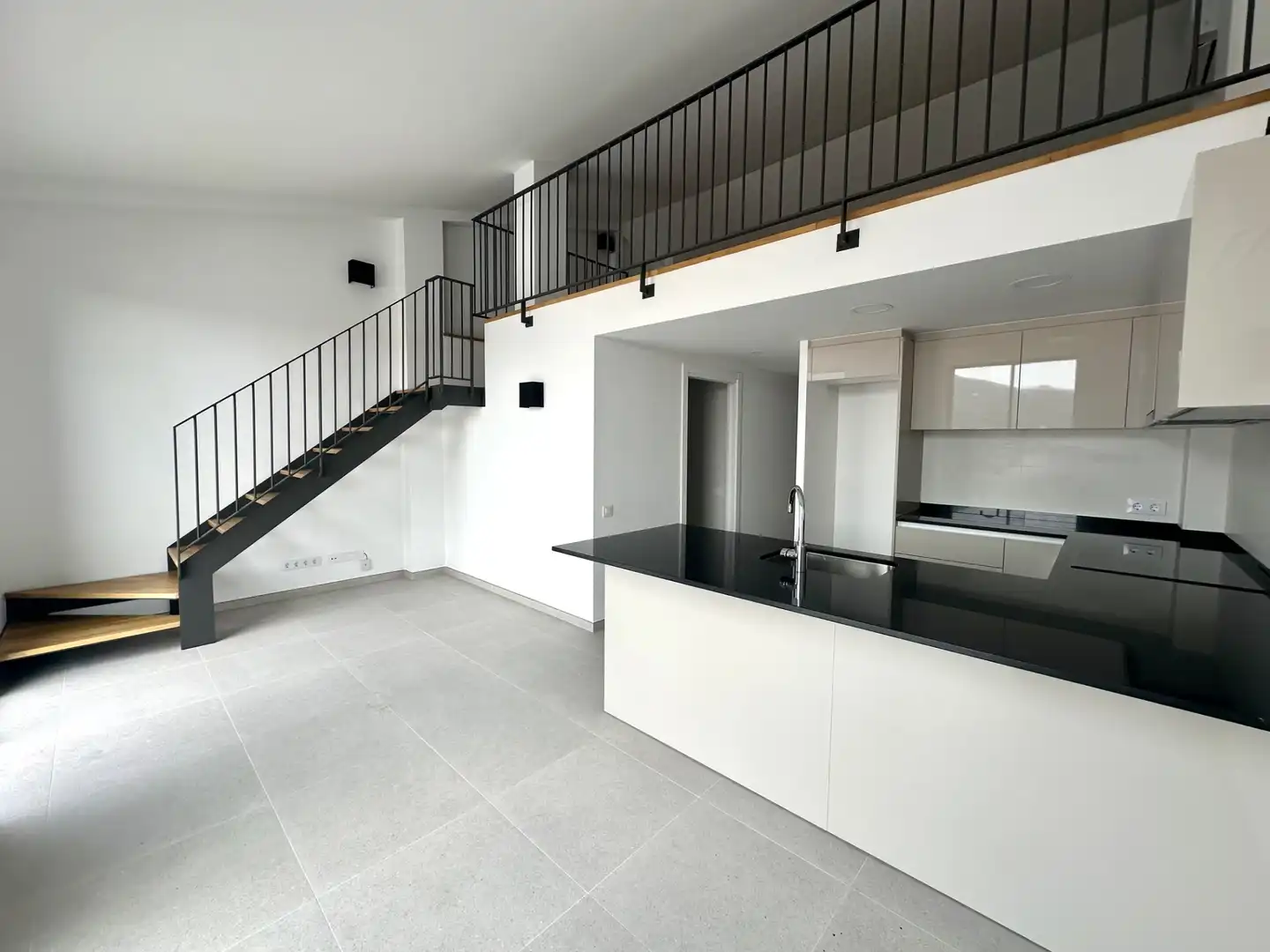 Cuina de Dúplex en venda en Cadaqués amb Aire condicionat