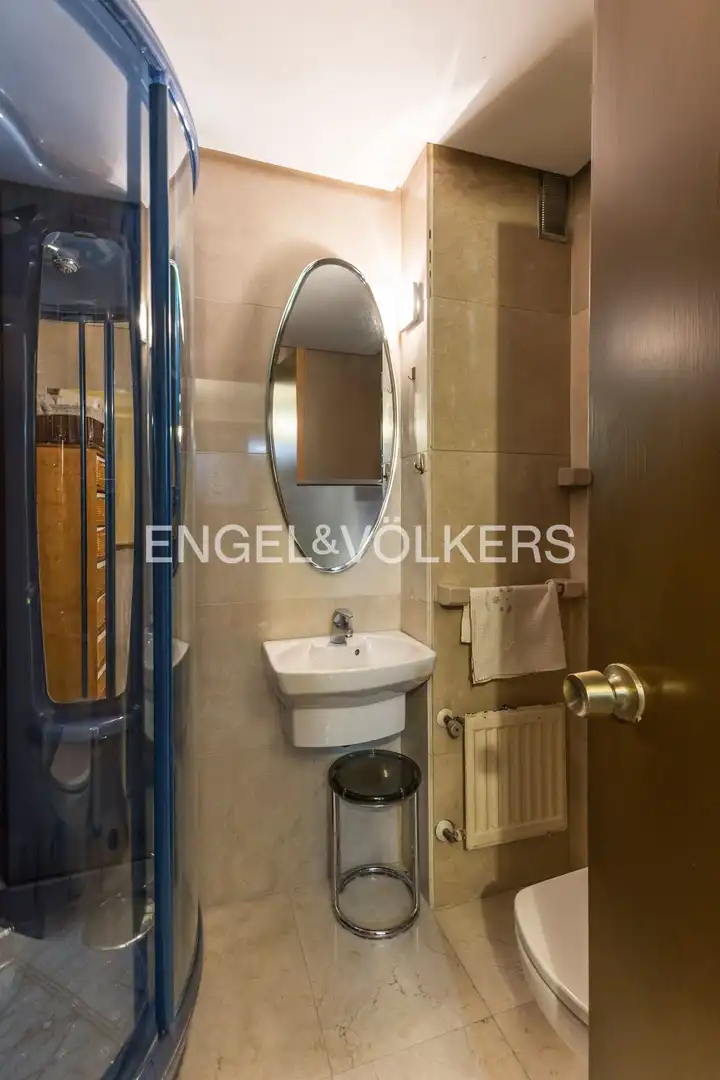 Bathroom of Flat for rent in Madrid  with Air Conditioner, Heating and Furnished