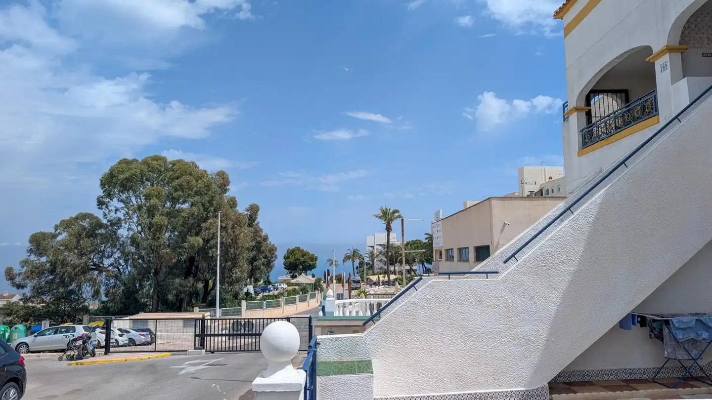 Vista exterior de Casa adosada en venta en Santa Pola con Terraza, Piscina y Piscina comunitaria