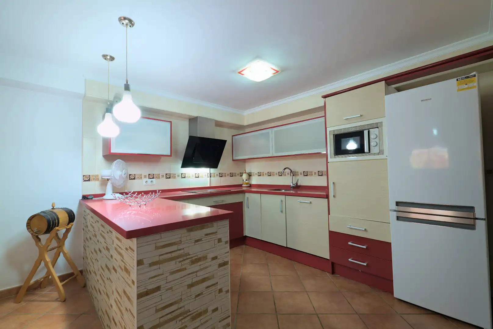 Kitchen of Houses for sale in Vélez-Málaga  with Air Conditioner, Swimming Pool and Furnished