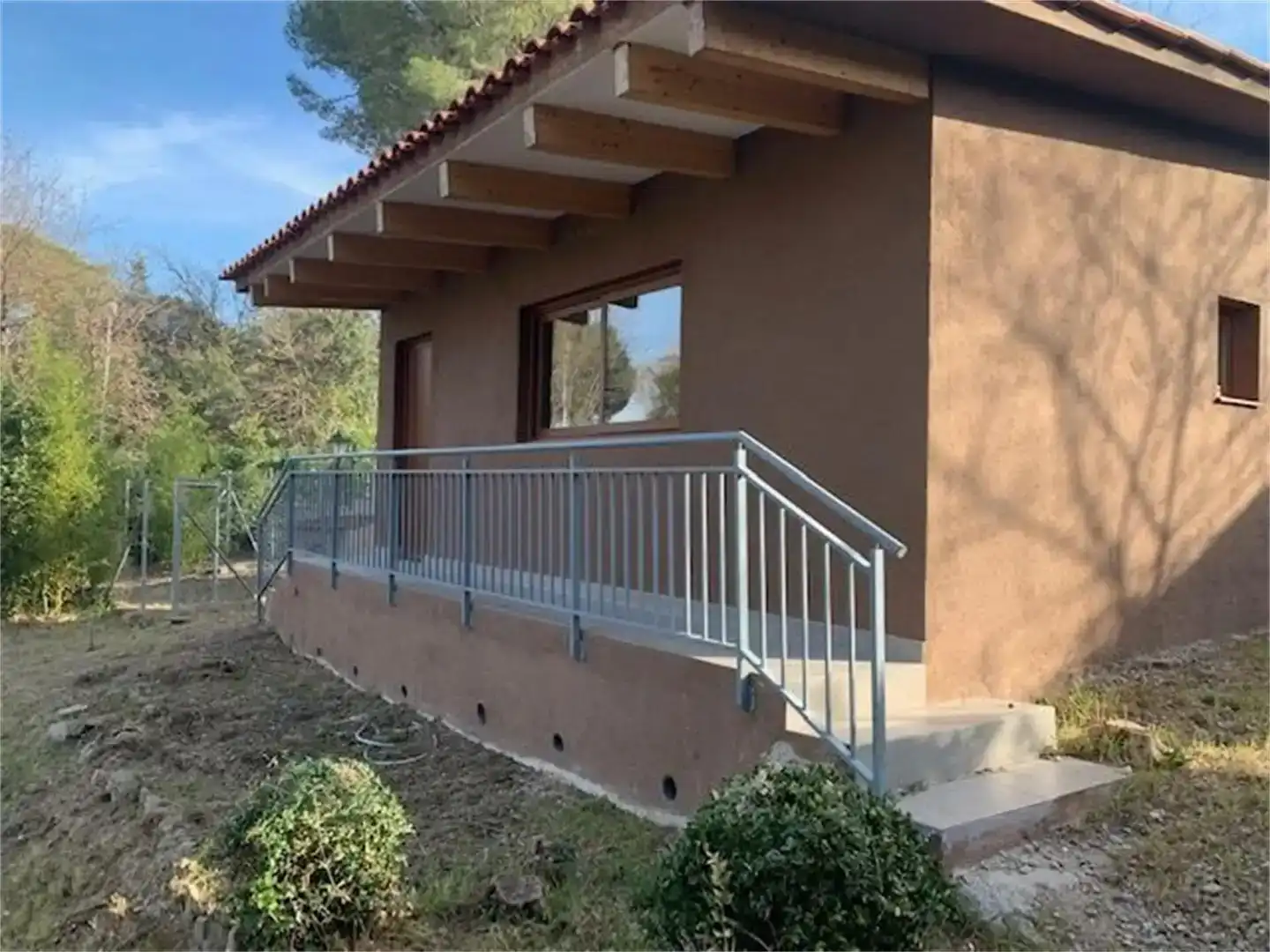 Vista exterior de Casa o xalet en venda en Cerdanyola del Vallès amb Aire condicionat i Balcó