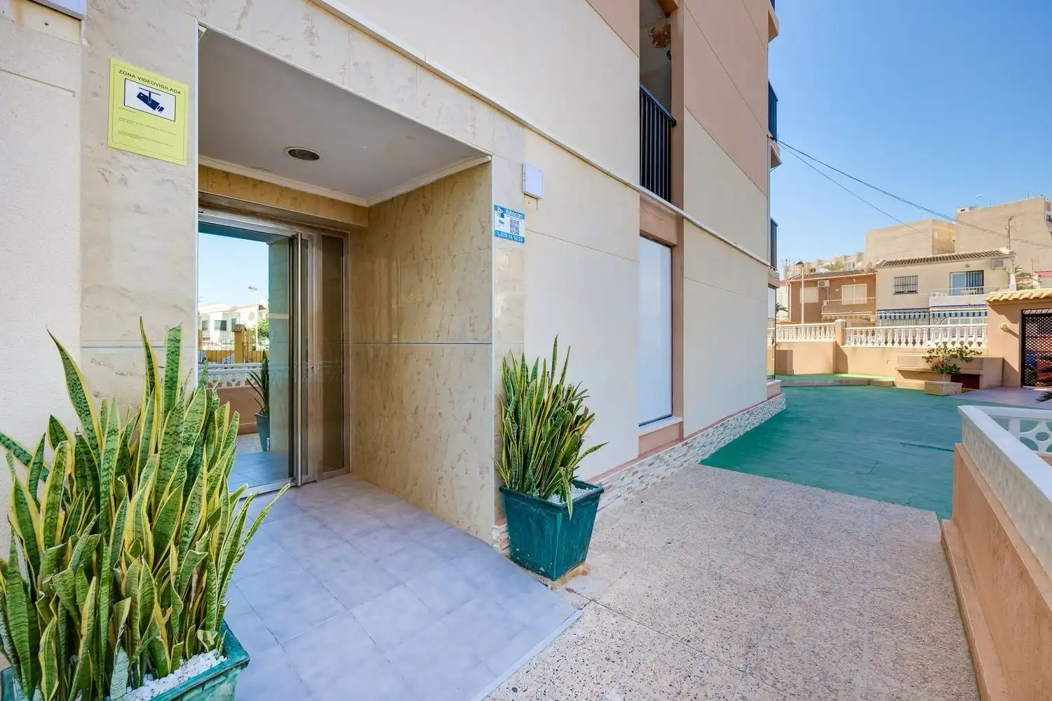 Vista exterior de Apartamento de alquiler en Torrevieja con Amueblado, Lavadora y Microondas
