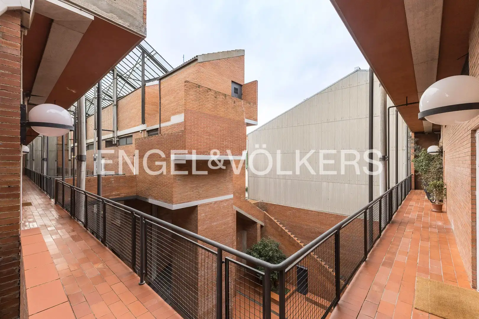 Außenansicht von Maisonette zum Verkauf in Barcelona mit Heizung und Parkett