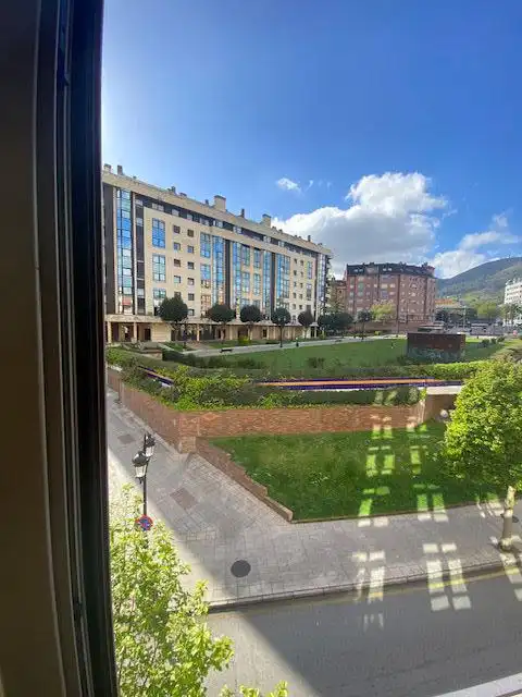 Vista exterior de Piso en venta en Oviedo  con Calefacción y Trastero